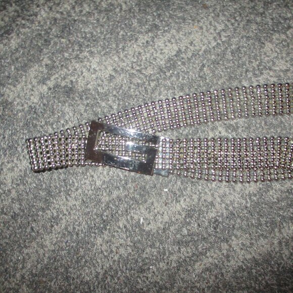 guess chain belt approx 45" end to end and l" wide - Picture 1 of 2